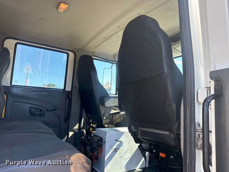 image for item EG2144 2010 International 7500 crane truck