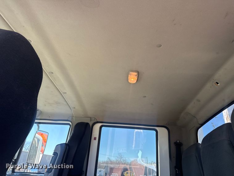 image for item EG2144 2010 International 7500 crane truck