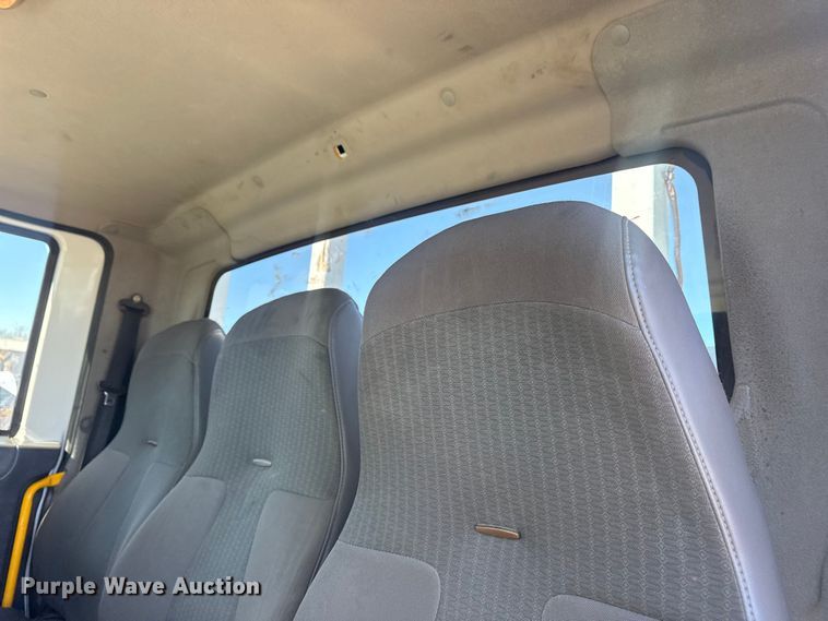 image for item EG2144 2010 International 7500 crane truck