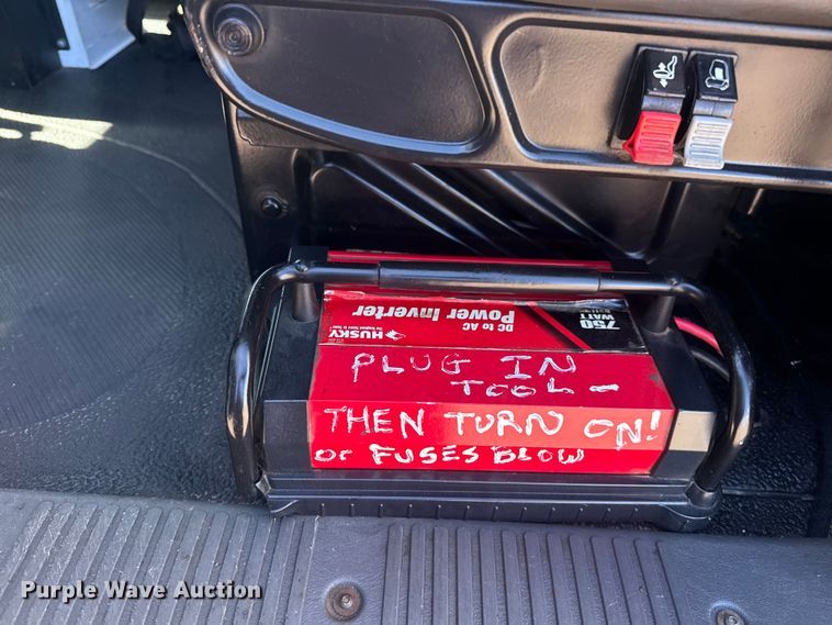 image for item EG2144 2010 International 7500 crane truck