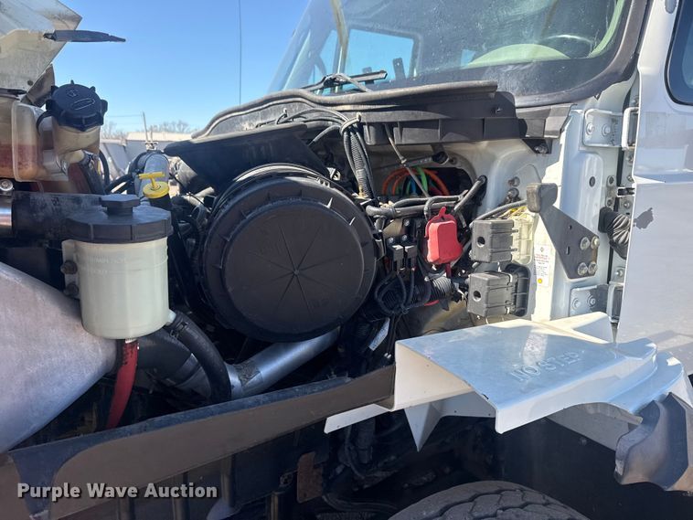 image for item EG2144 2010 International 7500 crane truck