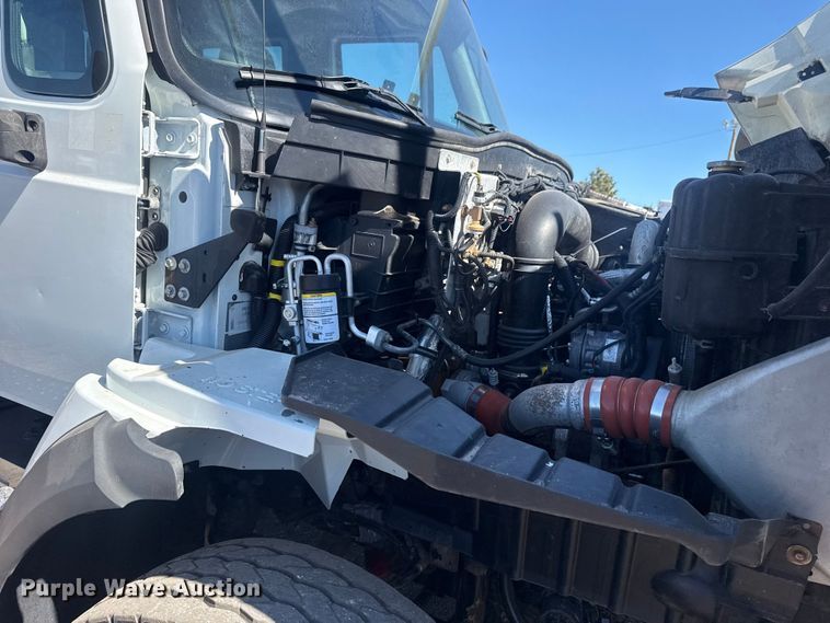 image for item EG2144 2010 International 7500 crane truck