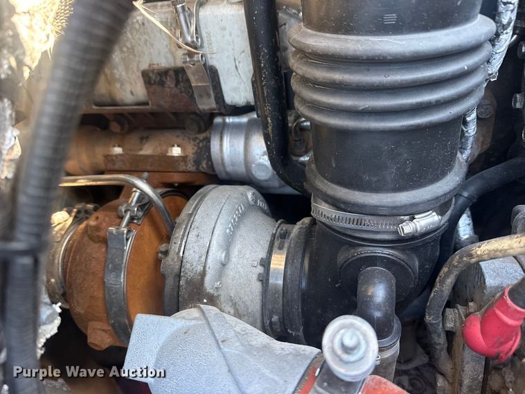 image for item EG2144 2010 International 7500 crane truck