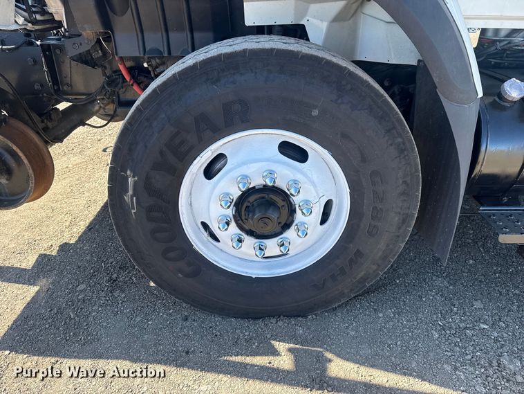 image for item EG2144 2010 International 7500 crane truck