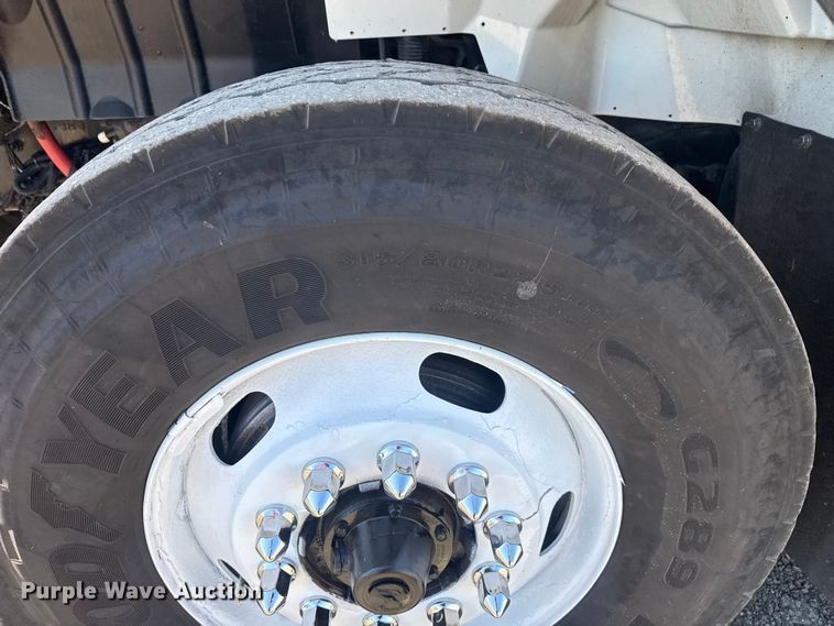 image for item EG2144 2010 International 7500 crane truck