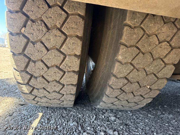 image for item EG2144 2010 International 7500 crane truck