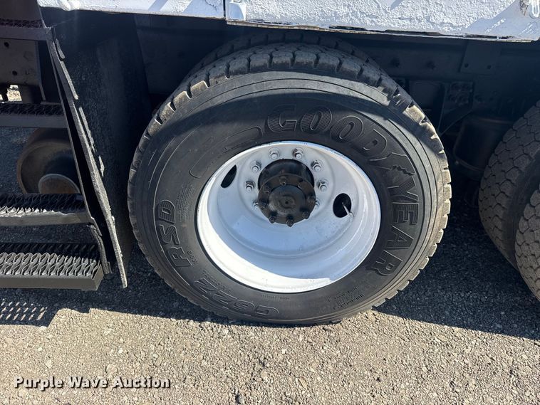 image for item EG2144 2010 International 7500 crane truck