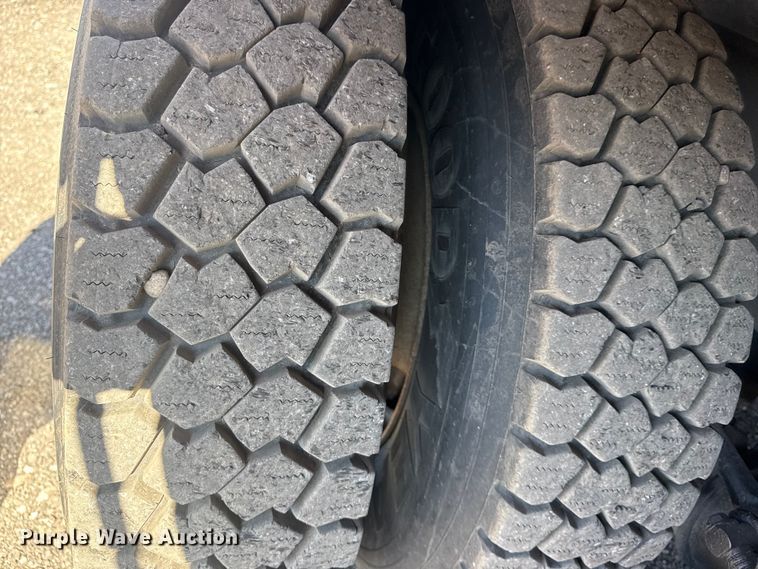 image for item EG2144 2010 International 7500 crane truck