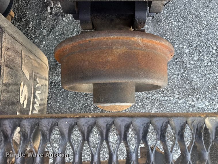 image for item EG2144 2010 International 7500 crane truck