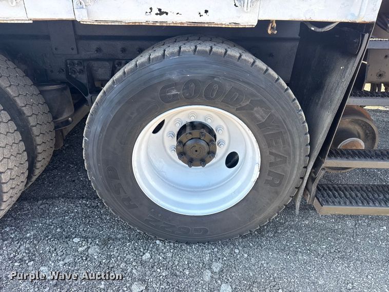 image for item EG2144 2010 International 7500 crane truck