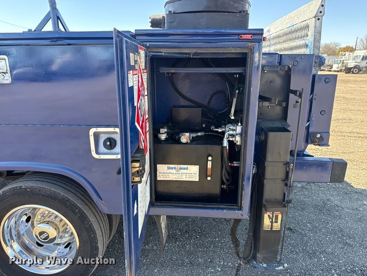 image for item EG2146 2010 Ford F550 Super Duty XL utility / service truck