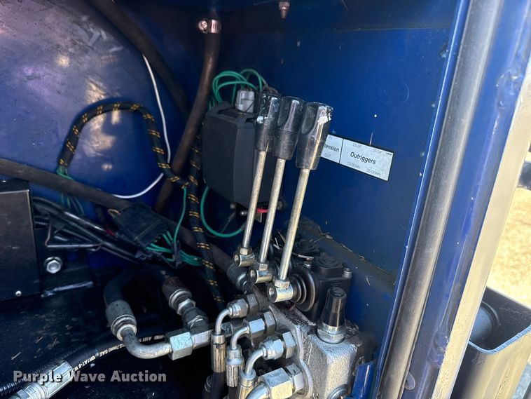 image for item EG2146 2010 Ford F550 Super Duty XL utility / service truck