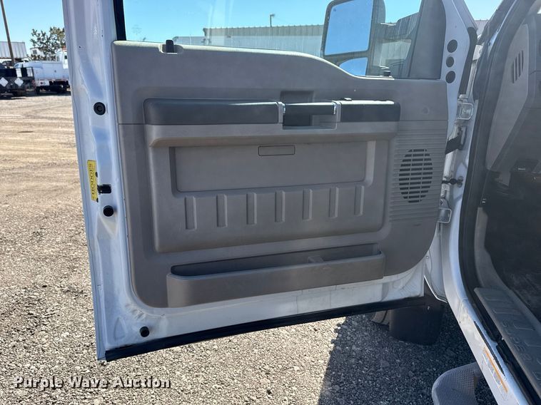 image for item EG2146 2010 Ford F550 Super Duty XL utility / service truck