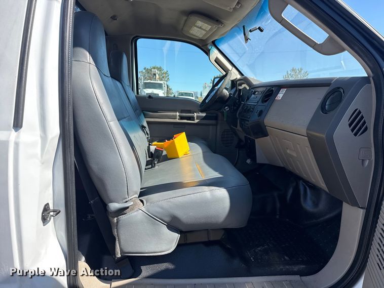 image for item EG2146 2010 Ford F550 Super Duty XL utility / service truck