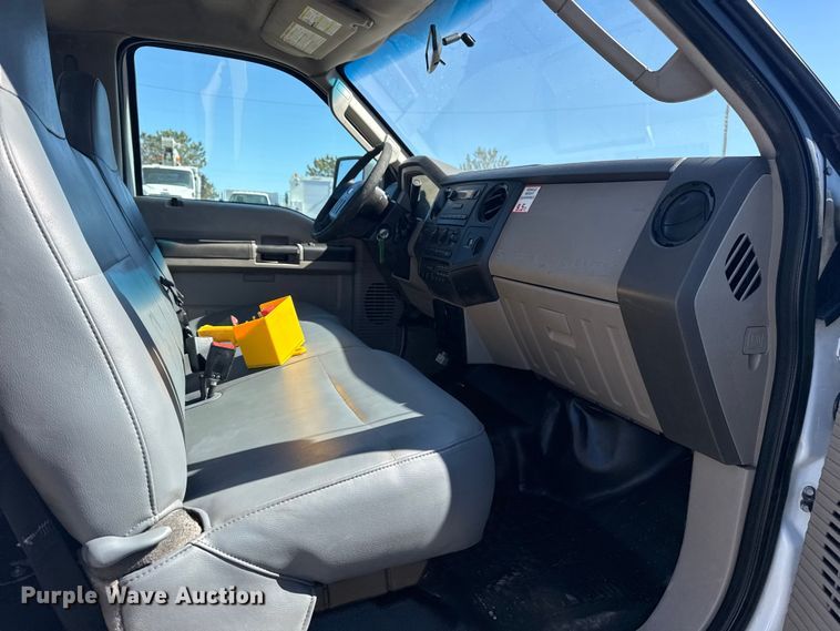 image for item EG2146 2010 Ford F550 Super Duty XL utility / service truck