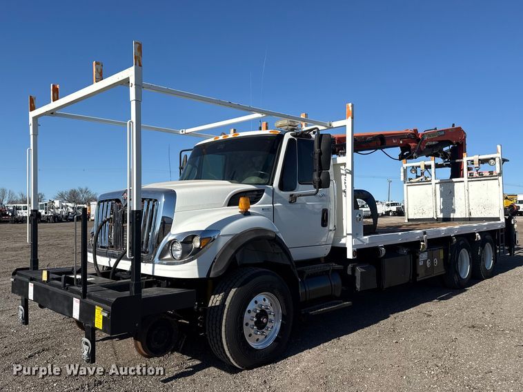 image for item EG2149 2010 International 7600 crane truck