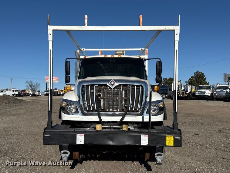 image for item EG2149 2010 International 7600 crane truck
