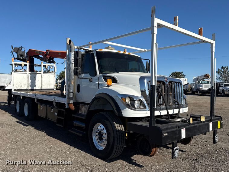 image for item EG2149 2010 International 7600 crane truck