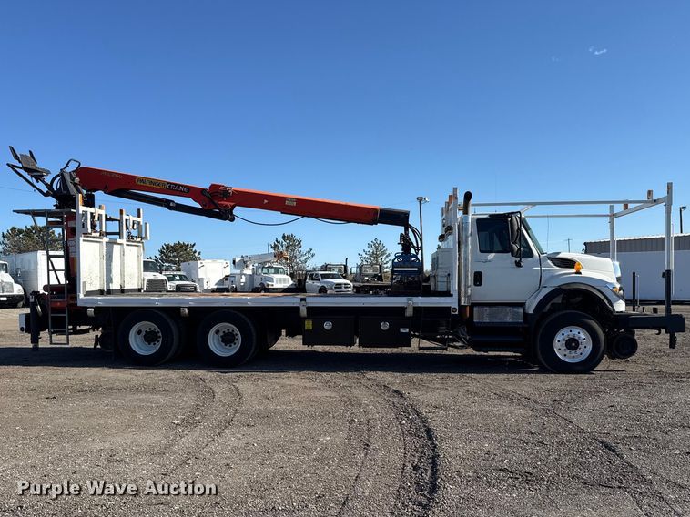 image for item EG2149 2010 International 7600 crane truck