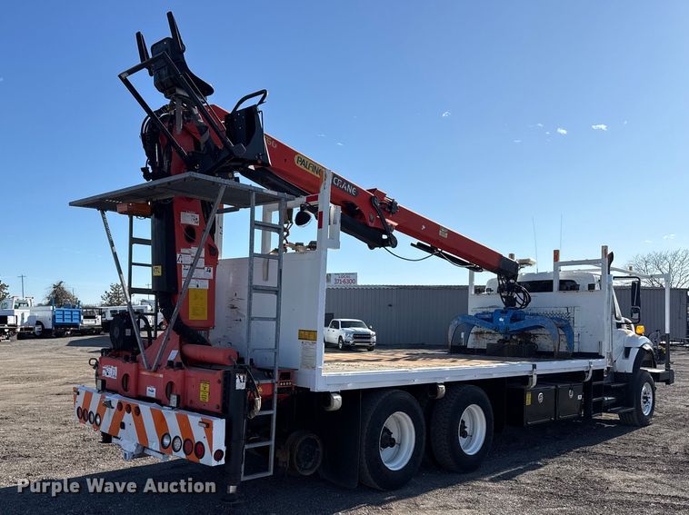 image for item EG2149 2010 International 7600 crane truck