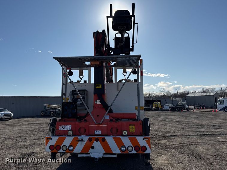 image for item EG2149 2010 International 7600 crane truck