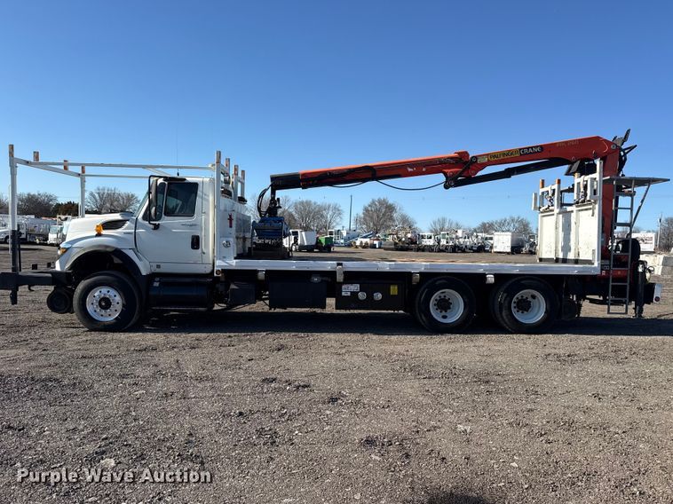 image for item EG2149 2010 International 7600 crane truck