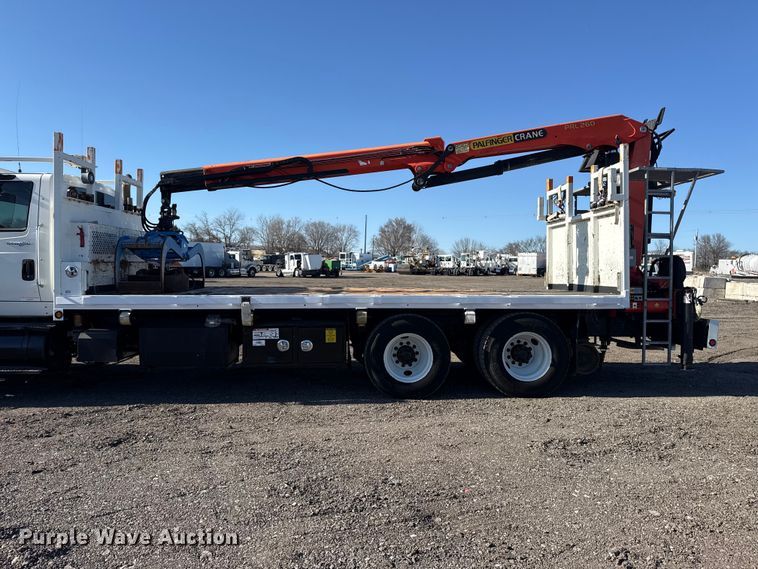 image for item EG2149 2010 International 7600 crane truck