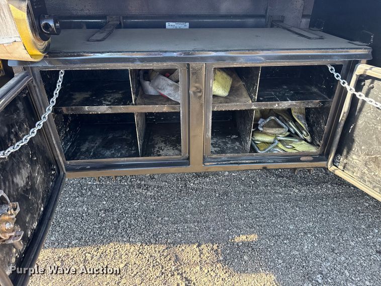 image for item EG2149 2010 International 7600 crane truck