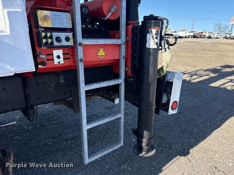 image for item EG2149 2010 International 7600 crane truck