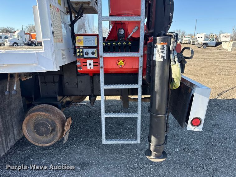 image for item EG2149 2010 International 7600 crane truck