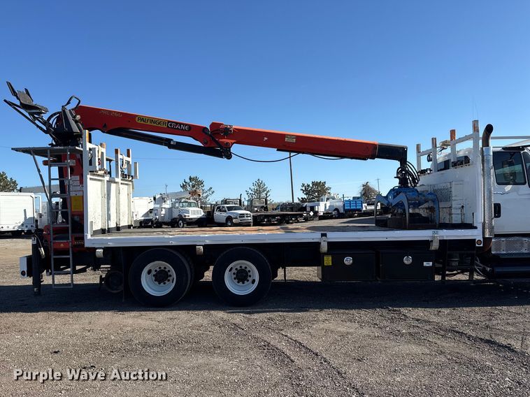 image for item EG2149 2010 International 7600 crane truck