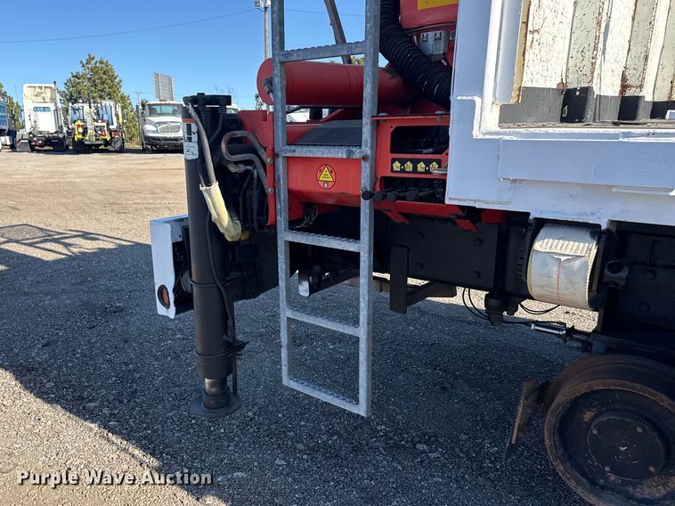 image for item EG2149 2010 International 7600 crane truck