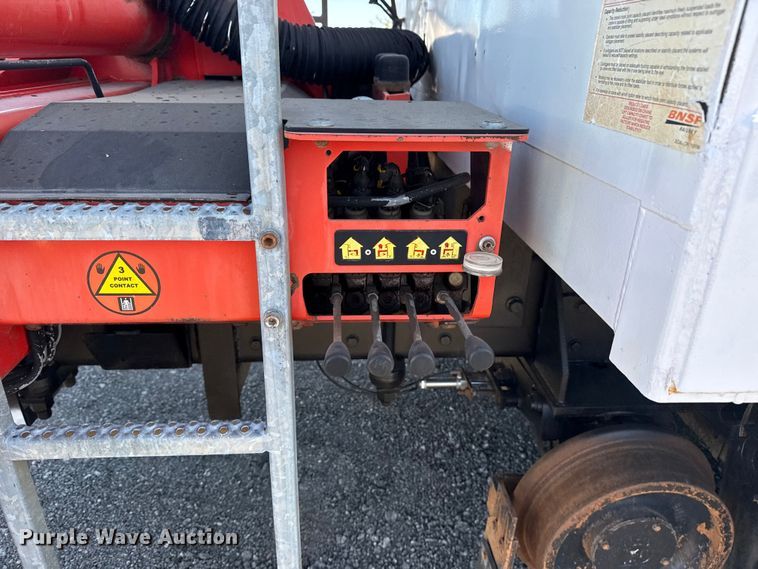 image for item EG2149 2010 International 7600 crane truck