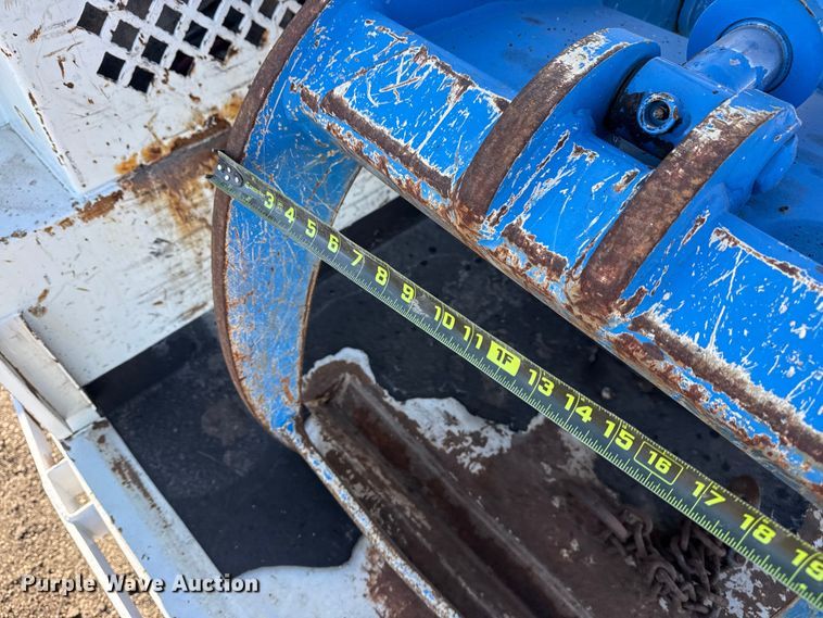 image for item EG2149 2010 International 7600 crane truck