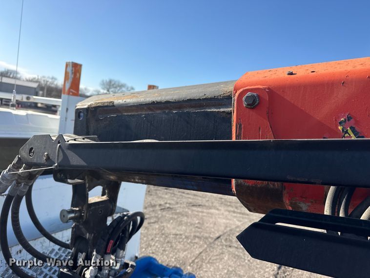 image for item EG2149 2010 International 7600 crane truck