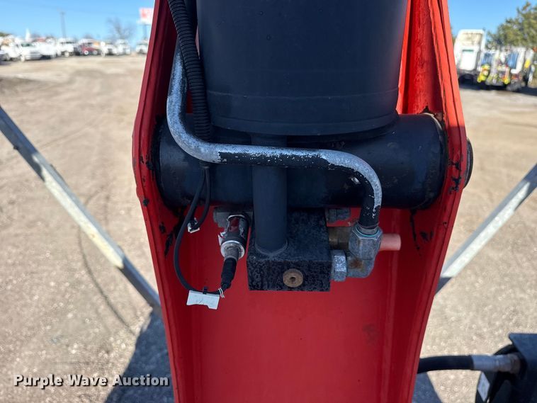 image for item EG2149 2010 International 7600 crane truck