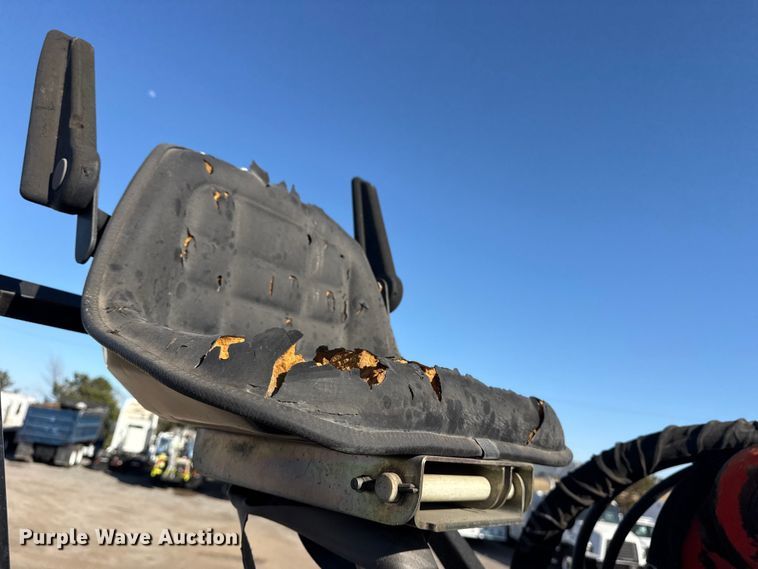 image for item EG2149 2010 International 7600 crane truck