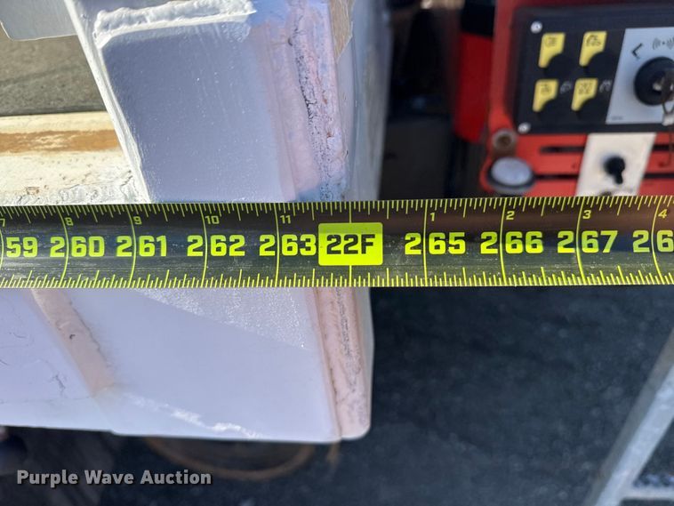 image for item EG2149 2010 International 7600 crane truck