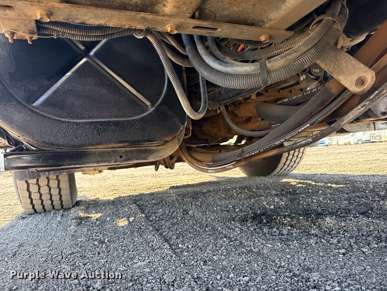 image for item EG2149 2010 International 7600 crane truck