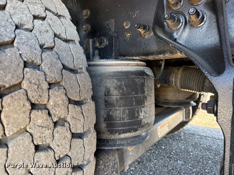 image for item EG2149 2010 International 7600 crane truck