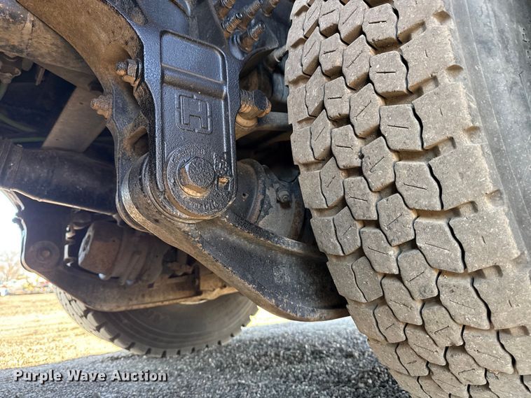 image for item EG2149 2010 International 7600 crane truck