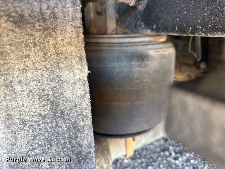 image for item EG2149 2010 International 7600 crane truck