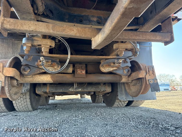 image for item EG2149 2010 International 7600 crane truck