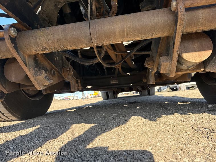 image for item EG2149 2010 International 7600 crane truck