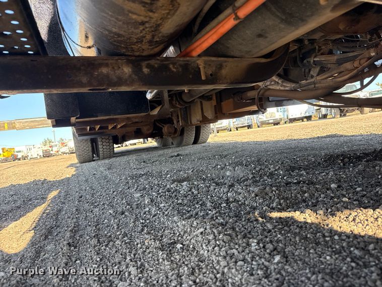 image for item EG2149 2010 International 7600 crane truck