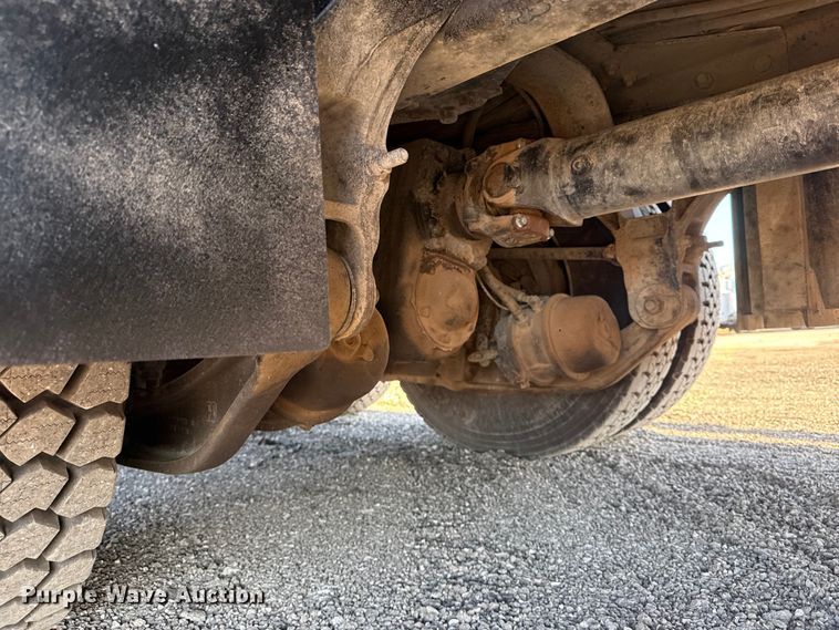 image for item EG2149 2010 International 7600 crane truck