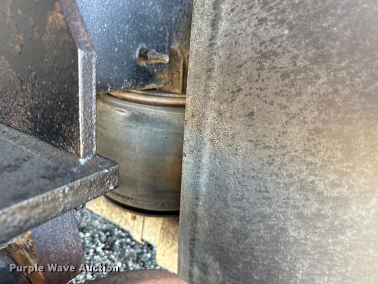 image for item EG2149 2010 International 7600 crane truck