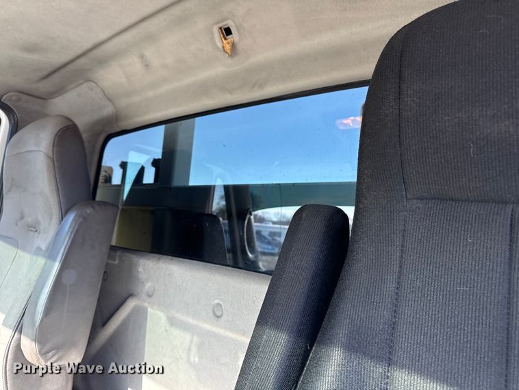 image for item EG2149 2010 International 7600 crane truck