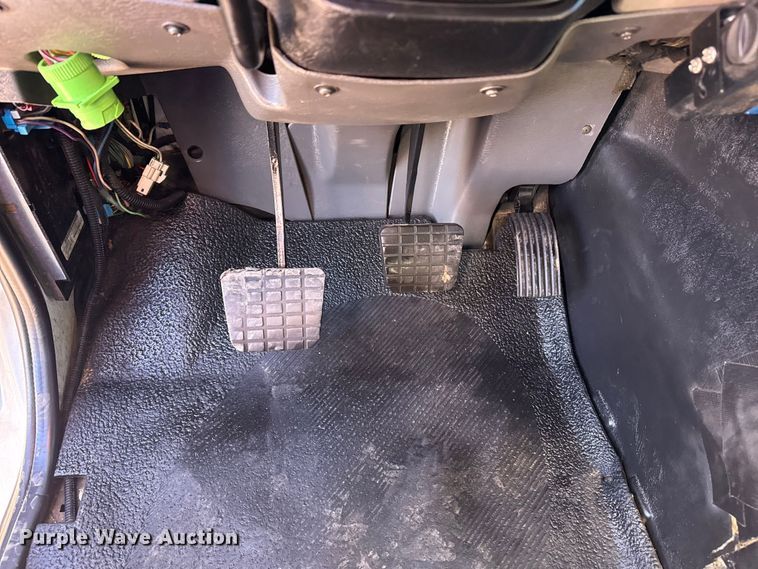 image for item EG2149 2010 International 7600 crane truck