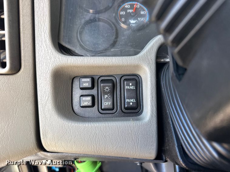 image for item EG2149 2010 International 7600 crane truck